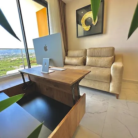 Sea View, Huge Swimming Pool Apartamento